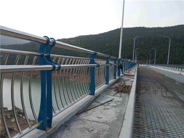 巫山不锈钢桥梁护栏的特点及其在桥梁安全中的重要作用