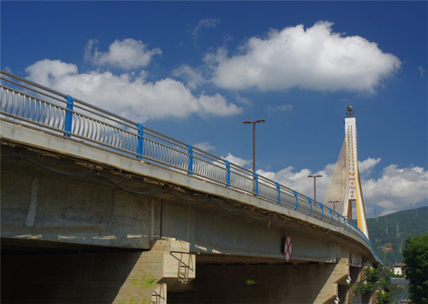 巫山304不锈钢桥梁护栏：安全、耐用与美观的完美结合