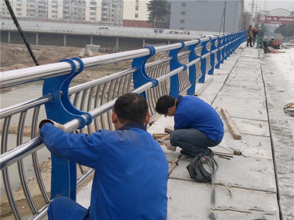 巫山不锈钢桥梁护栏除锈维护的重要性及其方法