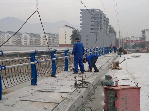巫山不锈钢复合管护栏常见问题及解决方案